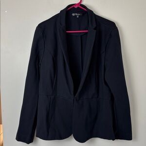 Quince Classic Black Women's Blazer with Single Hook/Loop Closure - Size XL